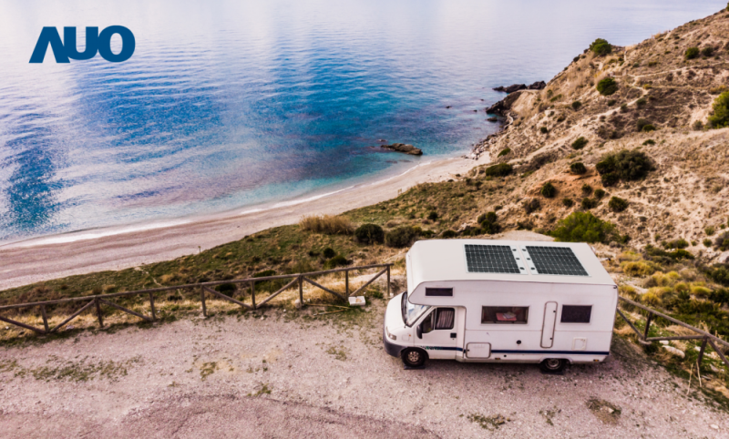 「可撓輕量化太陽光電板SunCurva」使用輕量特殊耐候型複合板取代傳統太陽能板的玻璃前板，不僅降低70%重量，每米平方僅3Kg；具有抗衝擊性能及通過電磁相容性測試，可應用於交通運輸工具，如露營車、遊艇等